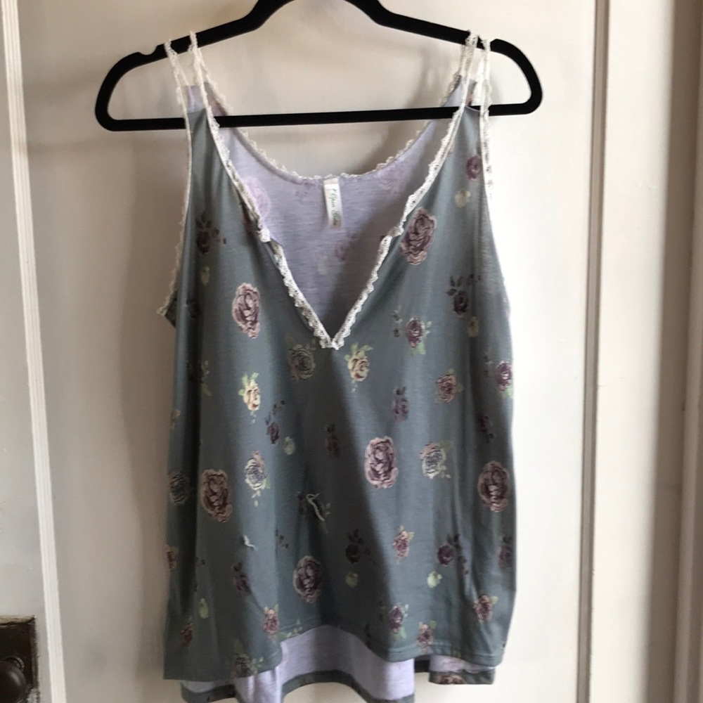 Cotton lace detailed tank top. Size not marked L